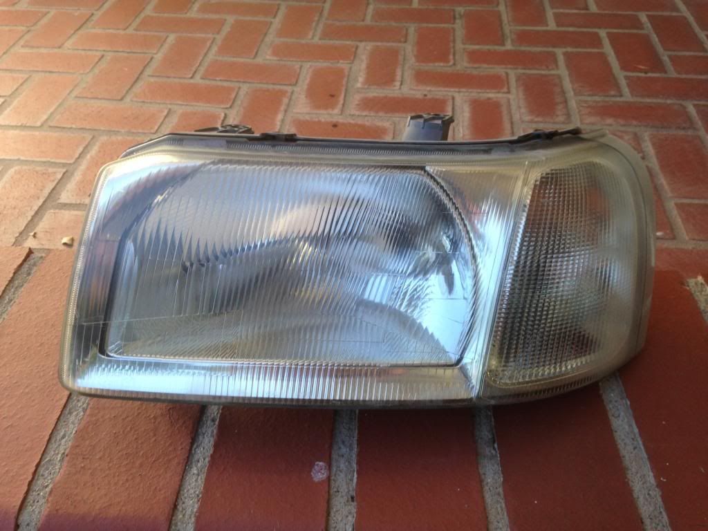 01 02 Land Rover Free Lander Left (Driver Side) headlight OEM, Factory photo photo1_zps301e4942.jpg