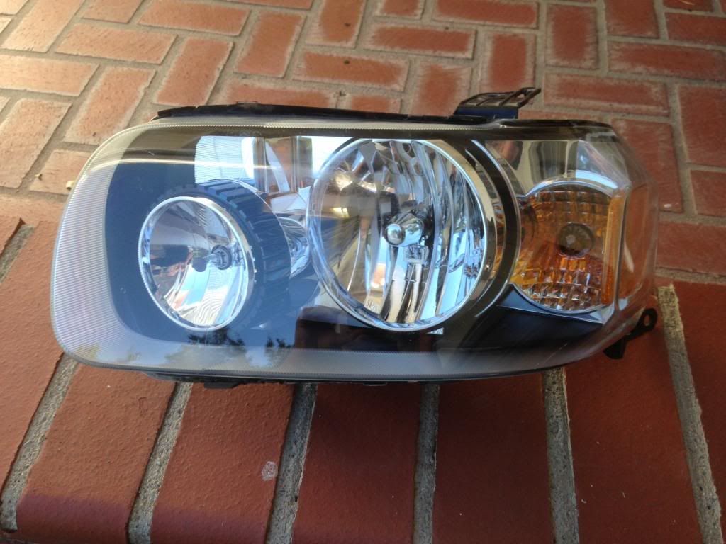 01 02 03 04 Ford Escape Left (Driver Side) headlight OEM, Factory photo photo1_zpscb22892f.jpg