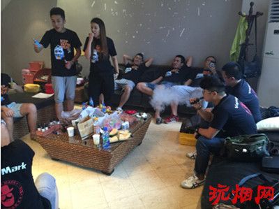 蒸汽马克电子烟店组织贵阳电子烟玩家第一次聚会