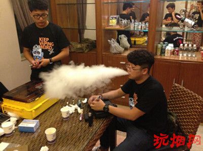 蒸汽马克电子烟店组织贵阳电子烟玩家第一次聚会