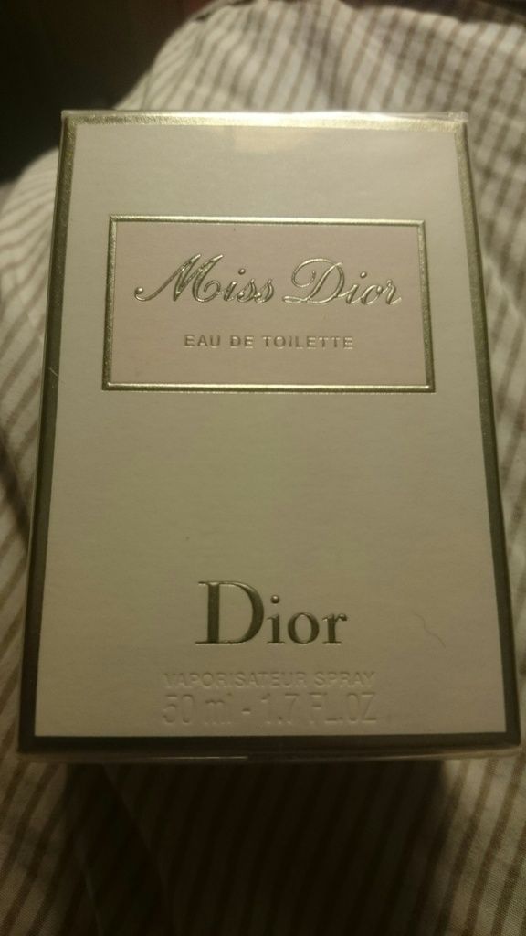 Cần bán 1 chai Miss Dior EDT 50ml (người nha mua Duty Free ở Germany về)